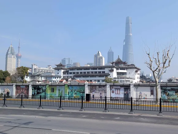 Vue de la tour radio et la shanghai tower